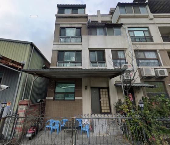 新北八里法拍透天-1