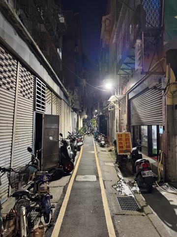 三重法拍透天-9